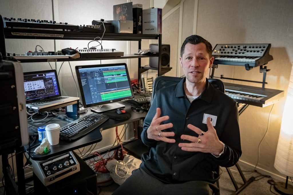 INTERVIU. Ce a descoperit un DJ suedez care pune manele în cluburile din Stockholm atunci când a locuit în Ferentari: „Mă așteptam să fie iad. N-a fost așa”