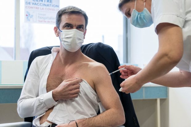 Ministrul Sănătății din Franța, vaccinat cu booster Pfizer, după prima doză cu AstraZeneca și rapel Moderna