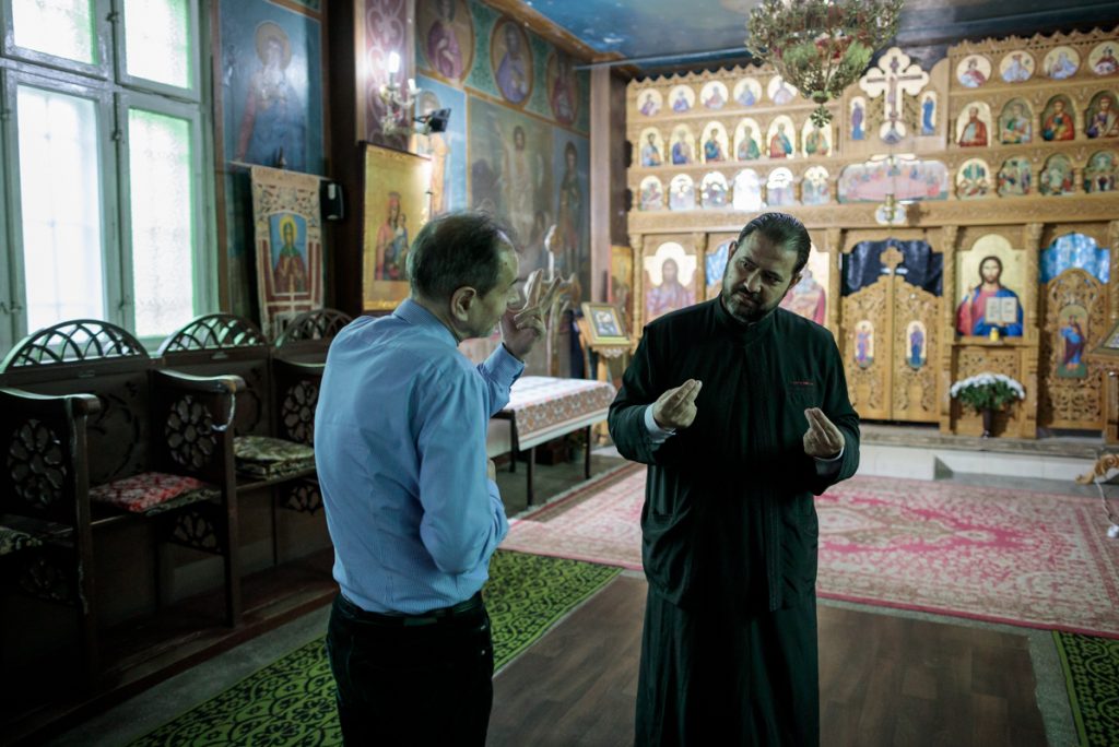 Glasul mut al rugăciunii. Într-o biserică din Rahova, s-a spus „Hristos a Înviat!” în limbajul semnelor