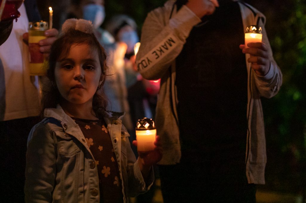 Glasul mut al rugăciunii. Într-o biserică din Rahova, s-a spus „Hristos a Înviat!” în limbajul semnelor