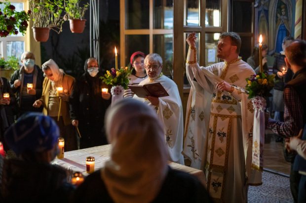 Patriarhia Română cere autorităților să nu introducă obligativitatea certificatului COVID la slujbele religioase