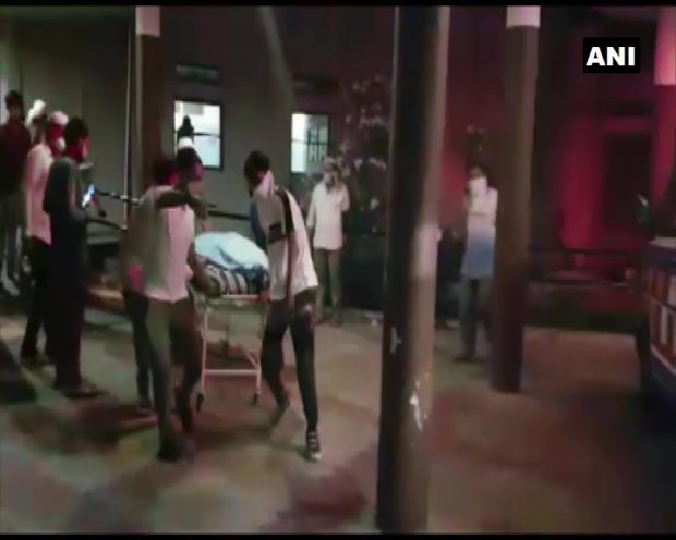 Un nou incendiu izbucnit într-un spital COVID din India a ucis 18 oameni. E al șaselea în mai puțin de un an