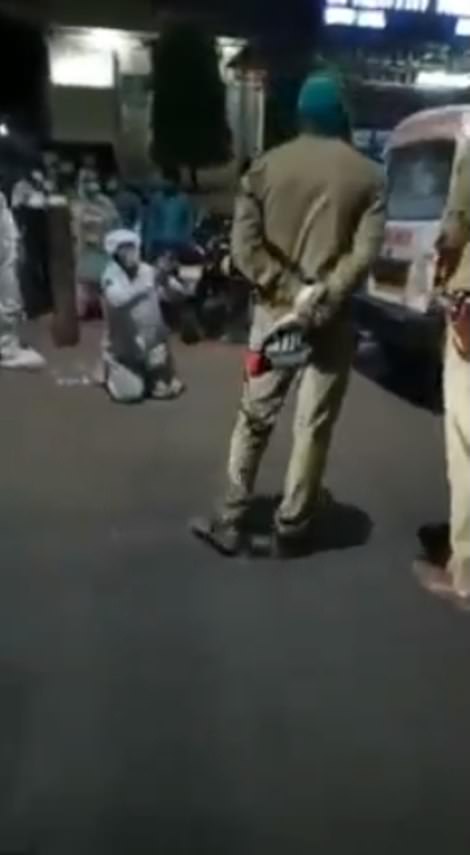 Pacientă cu COVID, moartă la două ore după ce polițiștii i-au luat butelia de oxigen ca să o dea unui VIP, în India