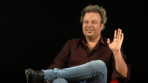 Imagine Stire Ce a ajuns să facă Dan Helciug, pentru a-și întreține familia. „Am seră acolo, îmi fac o minifermă” | 2review.ro