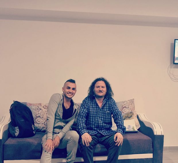 Imagine Stire Cum a ajuns Mihai Trăistariu să își întrețină fratele mai mare. „Îi plătim facturi pentru că nu are bani” | 2review.ro