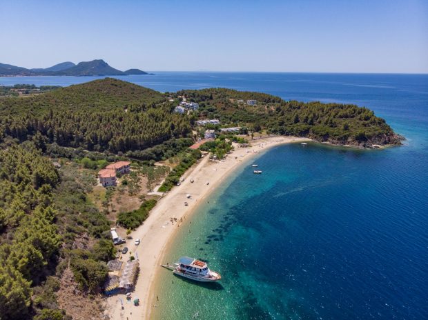Grecia renunţă la certificatul verde, pe durata sezonului estival. Ce se întâmplă cu masca de protecție