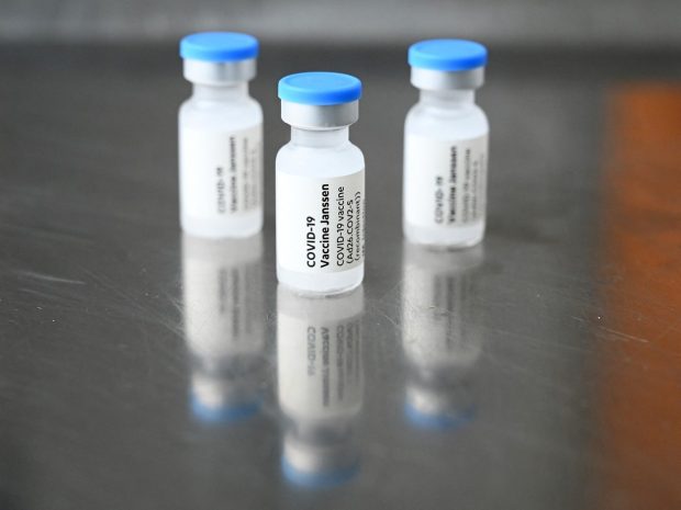 Cei care s-au vaccinat cu Johnson & Johnson pot face de luni rapelul. Ce le va fi administrat la doza a doua
