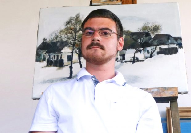 Profesorul de arte din Iași, condamnat după ce a cerut unor fetițe de 10 ani poze nud, a dat în judecată liceul pentru a fi reangajat. „Am căutat inspirație în locul greșit”