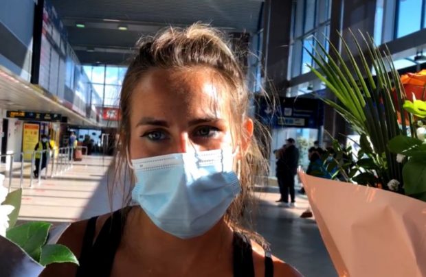 Imagine Stire Sindy de la „Survivor România” a ajuns în țară. Primele declarații de pe aeroport | 2review.ro