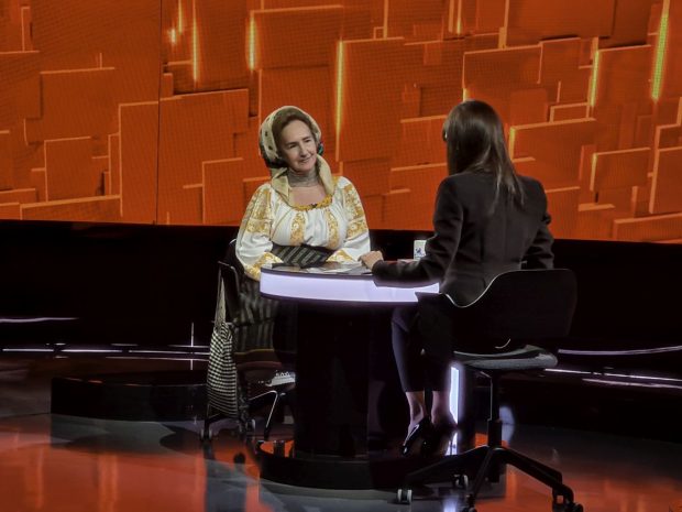 Imagine Stire Sofia Vicoveanca, despre copilăria marcată de drame, la Denise Rifai. Tatăl i-a fost luat prizonier de ruși, ea s-a refugiat cu mama la rude | 2review.ro
