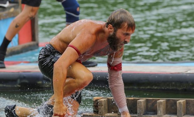 Imagine Stire Accidentarea lui Cosmin de la „Survivor România” a stârnit discuții aprinse. „Cei noi sunt convins că se bucură” | 2review.ro