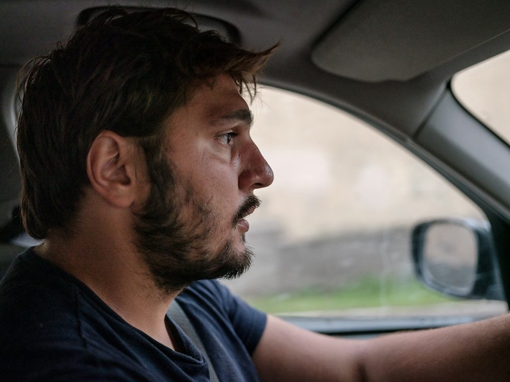 Ciocnirea generațiilor în familia unui român din Italia. Părinții îl voiau „domn la oraș”, el a ales terapie cu cai pentru copii