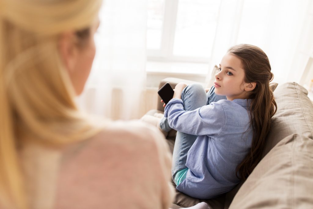 IN A RELATIONSHIP | Semnele care le indică părinților că adolescenții lor pot avea comportamente autodistructive