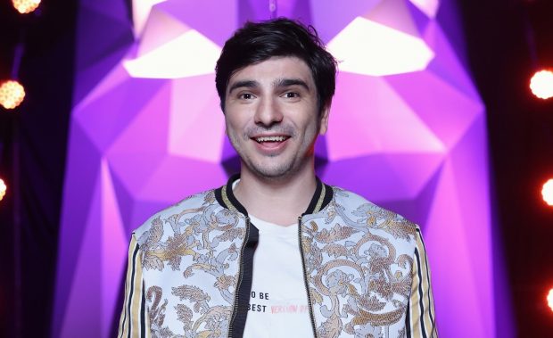 Imagine Stire Cine este Alexandru Bogdan, detectivul de la „Masked Singer România!” sezonul 2 | 2review.ro