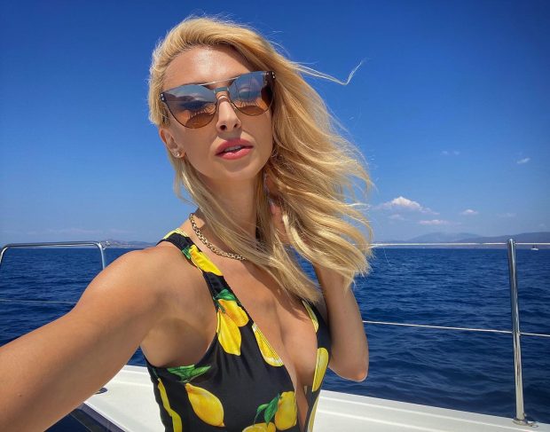 Imagine Stire Andreea Bălan și Tiberiu Argint, prima poză oficială în calitate de cuplu. Artista a împlinit 37 de ani | 2review.ro