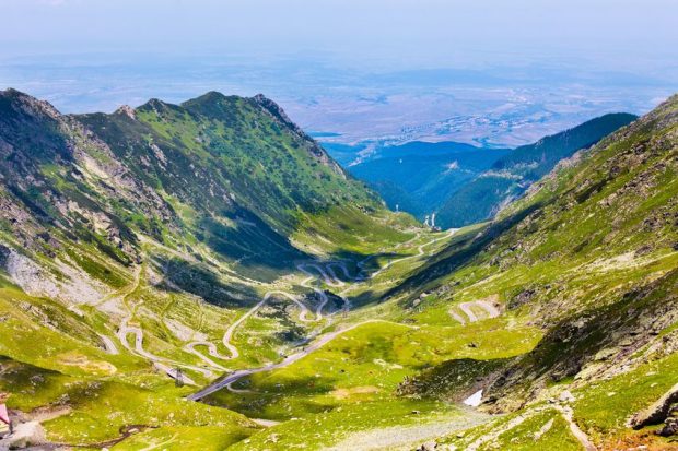 Un tânăr rătăcit în Munții Făgăraș și-a scris numele, CNP-ul și numărul mașinii pe picior, convins că va muri