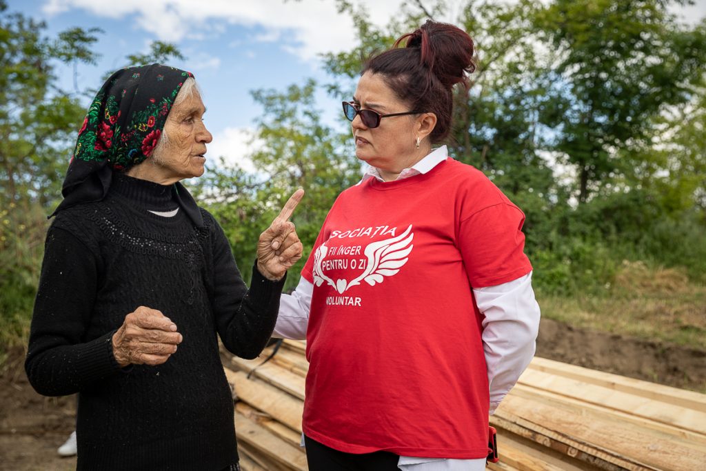 Îngeri pentru Emilia, femeia din vârf de deal căreia i se șterge memoria în fiecare dimineață