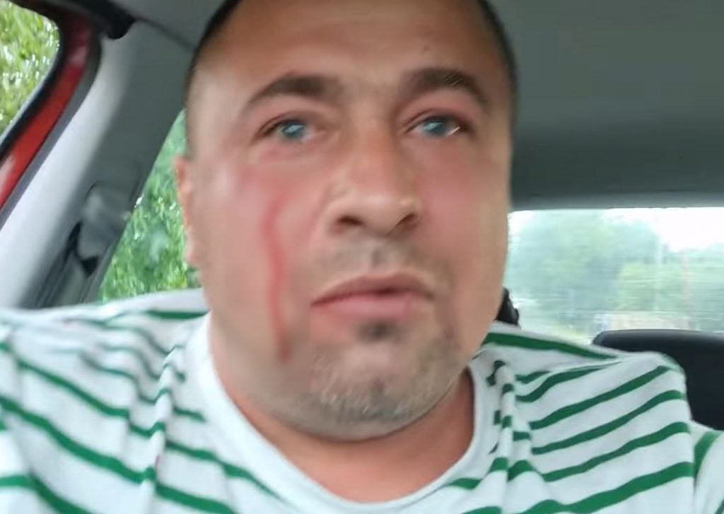 Un bărbat din Buzău, urmărit şi bătut în trafic de față cu Poliția. Agresorii au fost reținuți