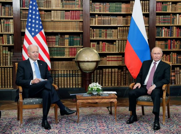 Joe Biden și Vladimir Putin vor avea un summit prin videoconferință, marți, în contextul escaladării tensiunilor de la granița Ucrainei
