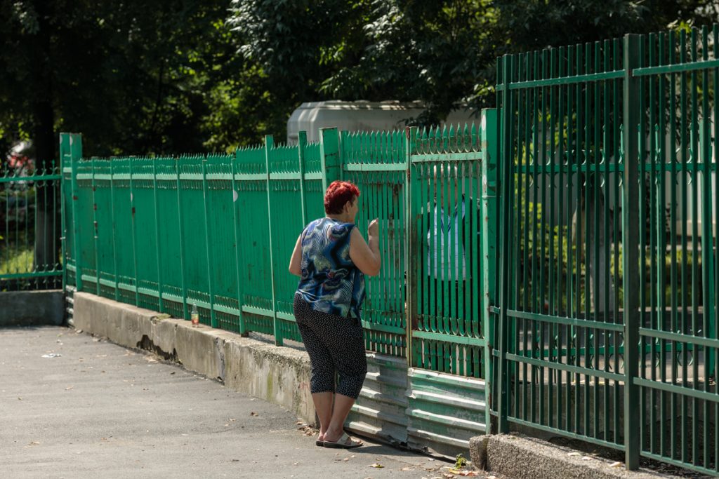 Emoții pentru părinți, bucurie pentru elevi după proba la română a Evaluării Naționale: „Nici nu am stare să mă uit”, urmat de „a fost ușor”