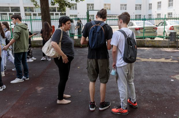 Elevii unei școli din Dolj au primit la proba de română de la Evaluarea Națională subiecte destinate celor care studiază în limba maghiară