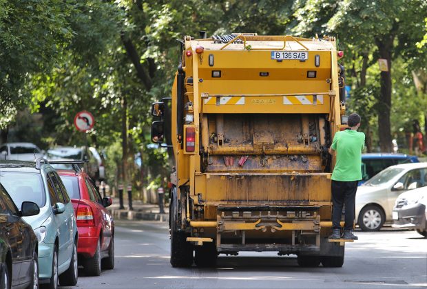 Zeci de mii de locuitori ai sectorului 2 vor plăti mai mult pentru ridicarea deșeurilor. Care este motivul