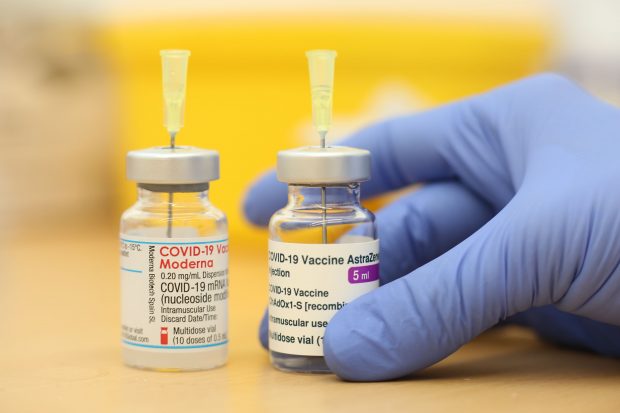 Directorul Moderna: Pandemia se va încheia peste un an