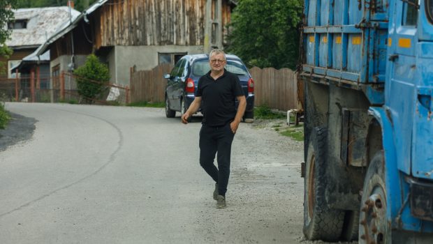 Mandatul primarului din Șotrile, condamnat pentru pornografie infantilă, invalidat din nou de prefect