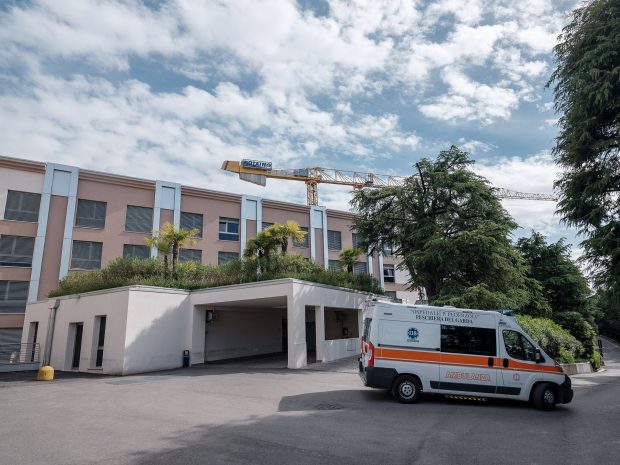 Doi români au bătut doi medici și o asistentă într-un spital din Italia