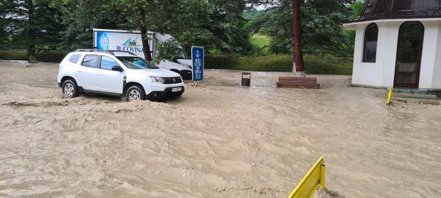 Alertă meteo de vijelii pentru aproape toată țara. Ministrul mediului a anunțat când e „vârful episodului de vreme rea”