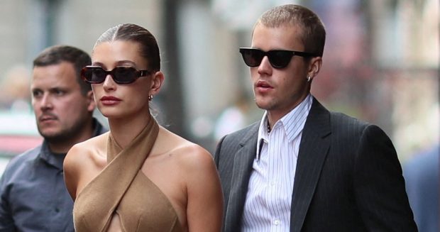 Imagine Stire Justin Bieber și Hailey s-au întâlnit cu Emmanuel Macron și Brigitte la Paris. Ce ținută a îmbrăcat soția cântărețului | 2review.ro