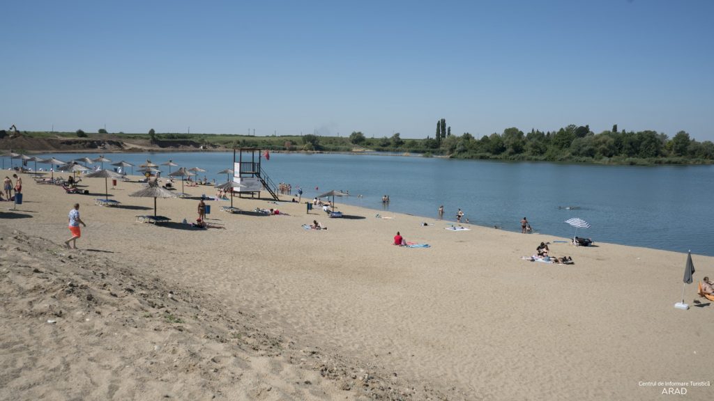 Bărbat înecat în lacul Ghioroc din județul Arad. Scafandrii l-au găsit decedat, la 3 metri adâncime