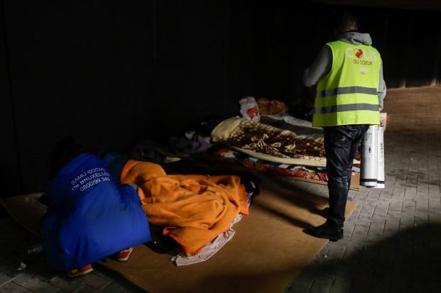 Fetița de 7 ani a unor români a mobilizat sute de oameni în Belgia. Copila dormea la metrou și abandonase școala