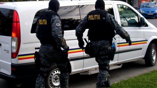Polițiști de frontieră din Satu Mare și Maramureș, suspectați că luau mită pentru a nu trimite în carantină persoanele care doreau să o evite