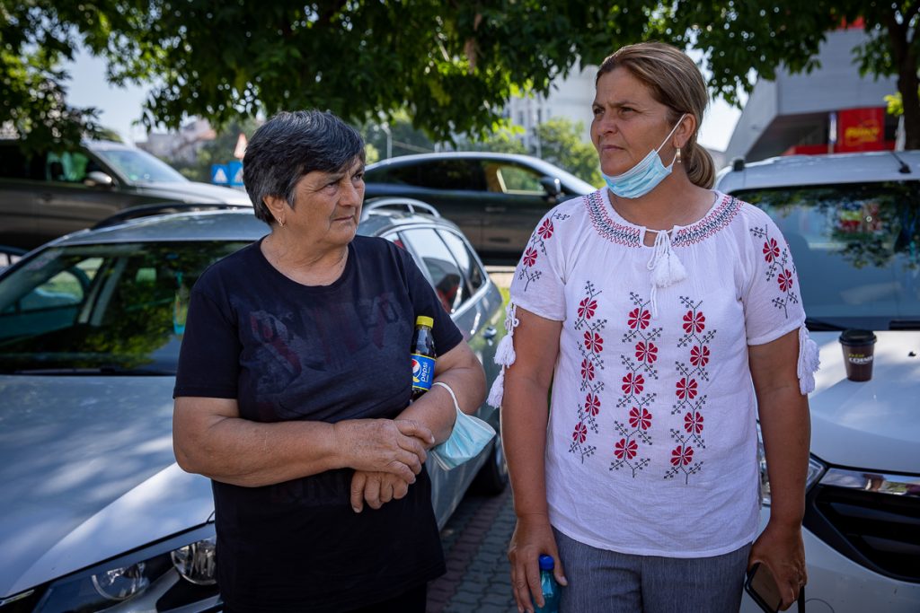 Procesul lui Dincă, din spatele uşilor închise. Martori purtați degeaba pe drumuri și rude ajunse la exasperare: „Îşi bat joc de noi”