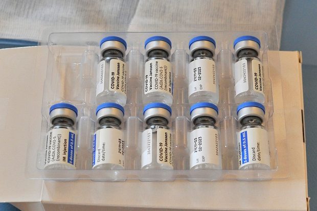 O nouă tranșă de 792.000 de doze de vaccin Johnson & Johnson ajunge miercuri în România
