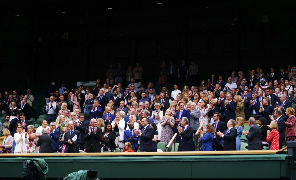 Aplauze în picioare la turneul de tenis de la Wimbledon pentru Sarah Gilbert, „creatoarea” vaccinului AstraZeneca