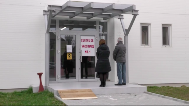 Primarul sectorului 2 anunță închiderea unui centru de vaccinare din cauza unor „suspiciuni privind certificate false”