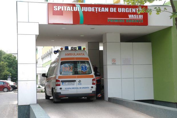 O refugiată din Ucraina a născut gemeni la spitalul din Vaslui. „Nu au nimic pentru cei doi bebeluși”