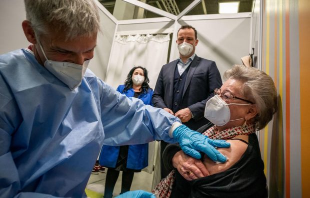 Ministrul german al sănătăţii estimează că pandemia se va sfârşi în primăvară
