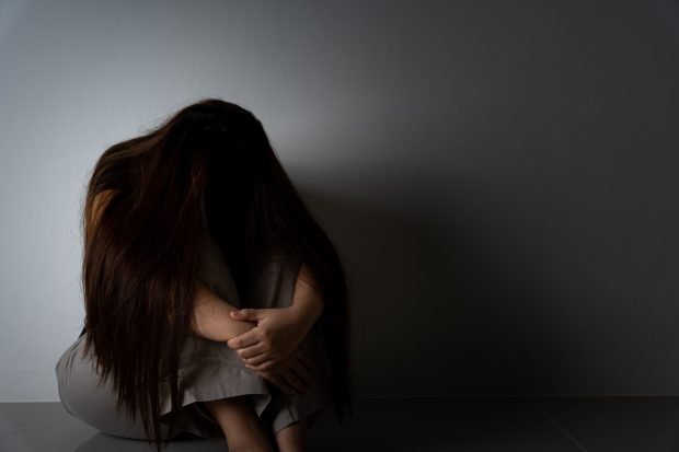Un elev de 18 ani a sunat la 112 pentru a anunța că a violat o colegă. A fost arestat la cinci zile după autodenunț
