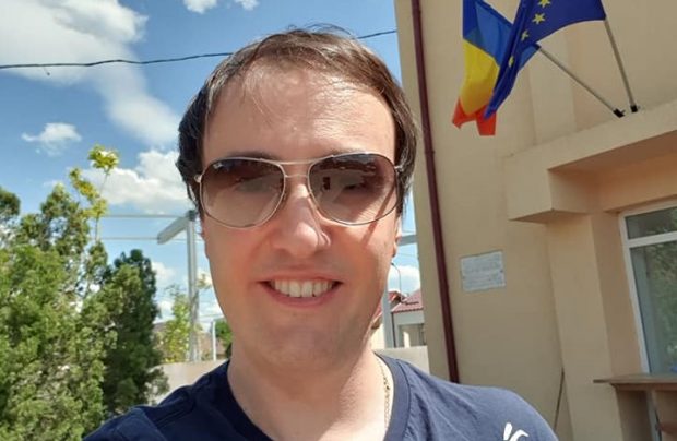 Imagine Stire Călin Geambașu a reacționat după ce tatăl său l-a acuzat că a vrut să își incendieze mama. „Au fost numai în mintea lui” | 2review.ro