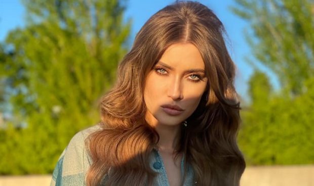 Imagine Stire Cine este și cu ce se ocupă sora Iuliei Albu. Criticul de modă a publicat prima imagine cu Karin | 2review.ro