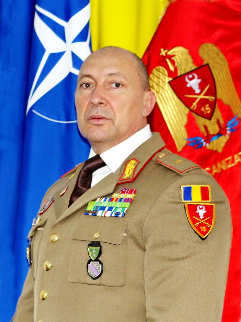 În ciuda acuzațiilor de abuz sexual anchetate de DIICOT, Kasta Morrely a defilat cu girul Primăriei Iași, al UE și al Armatei