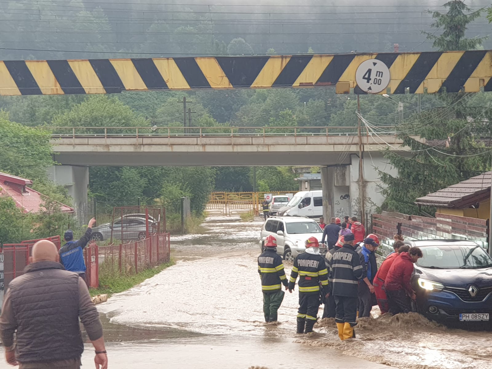 Traficul Este Blocat Total Pe DN 1, La Buşteni, Din Cauza Viiturii. Peste 100 De Case, Inundate - Vimarsana News