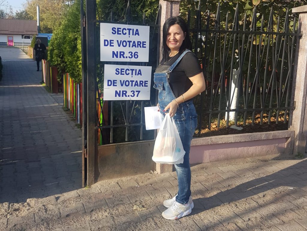 Echilibristică politică în familie: Soția - șefă la USR - apare în acte și la PSD. Soțul - fost șef la „Doi și-un sfert” - propus în Guvern de PNL