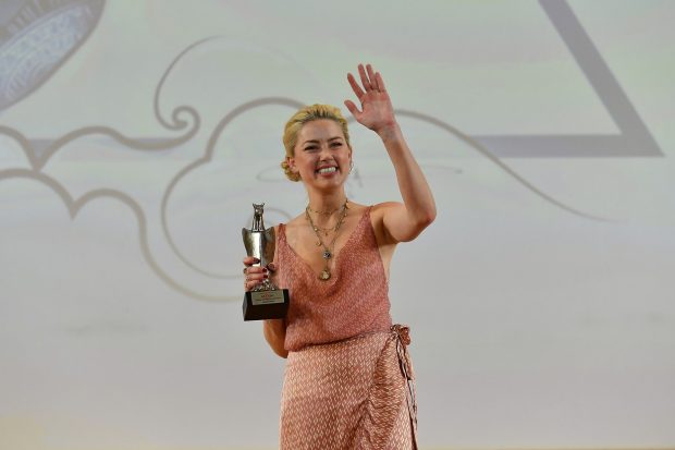 Imagine Stire Amber Heard a prezentat-o pe fiica ei la trei luni de la naștere. Actrița a apelat la o mamă surogat | 2review.ro