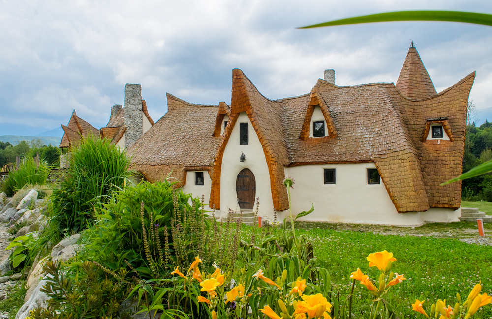 Obiective turistice in apropiere de Ocna Sibiului - Castelul de lut Valea Zanelor