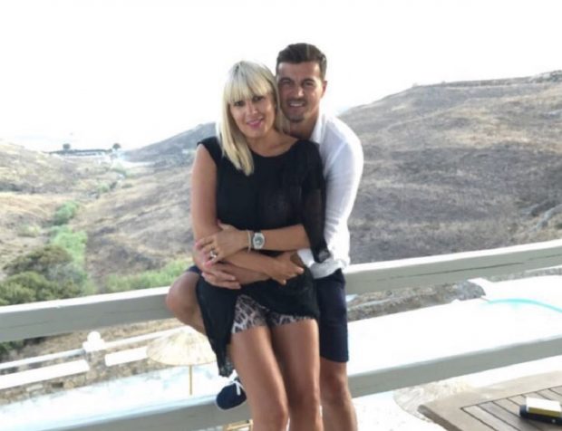 Imagine Stire Cum au fost pozați pe străzile din Cluj-Napoca Elena Udrea și Adrian Alexandrov. Gestul făcut de logodnicul ei | 2review.ro