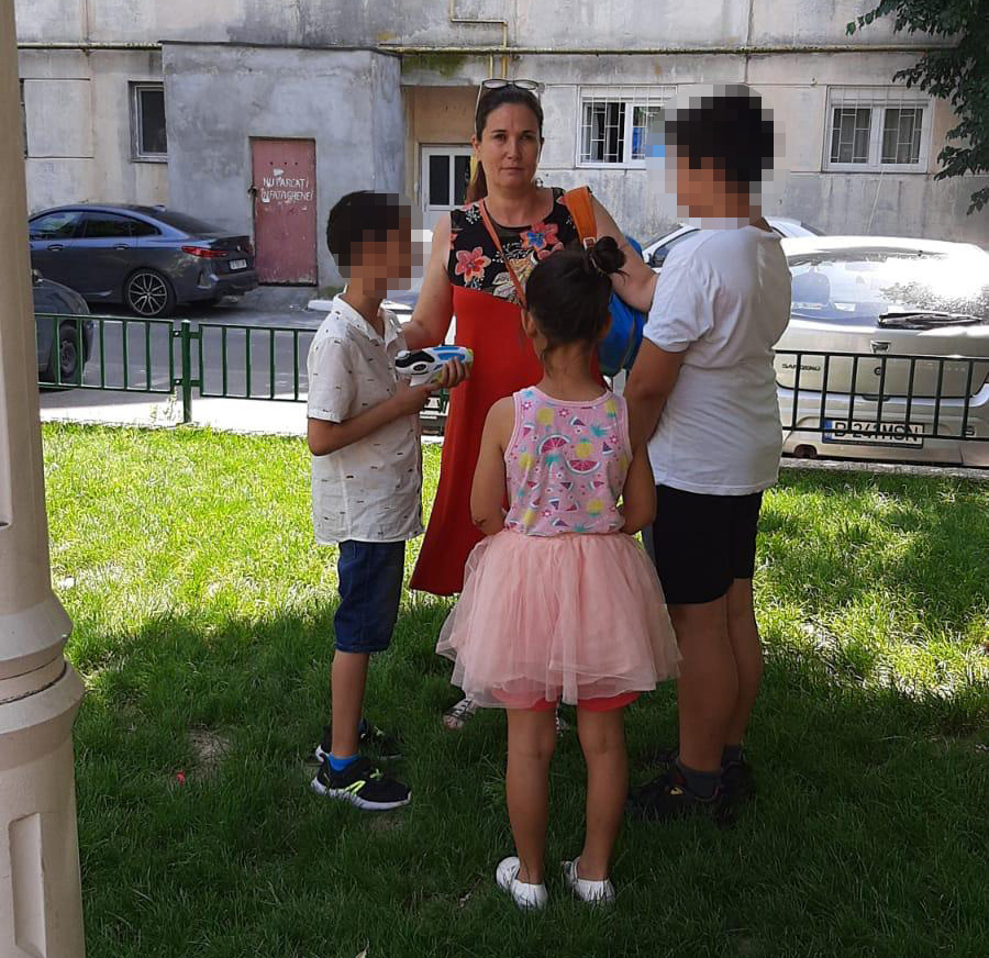„13 copii au spus: «Doamna Popescu este mama mea»”. Mii de locuri libere pentru asistenți maternali, dar puțini candidați